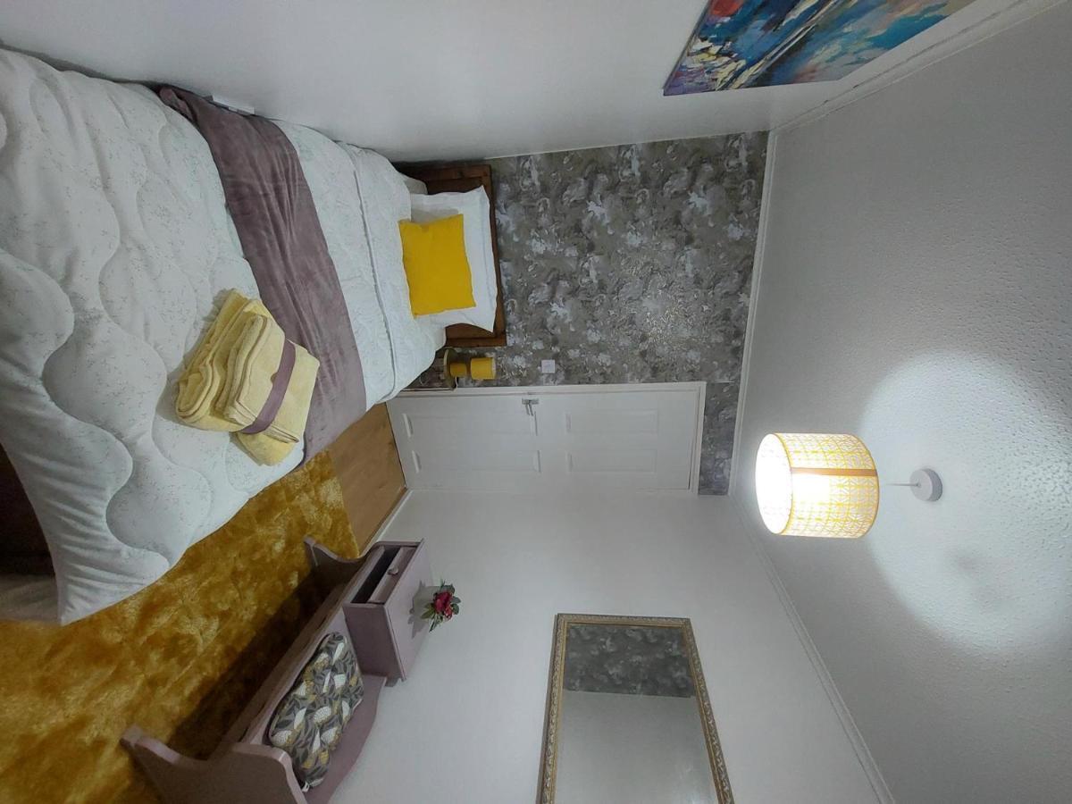 Lovely 2-Bed House In The Heart Of Woodhouse Leeds Leeds  Ngoại thất bức ảnh