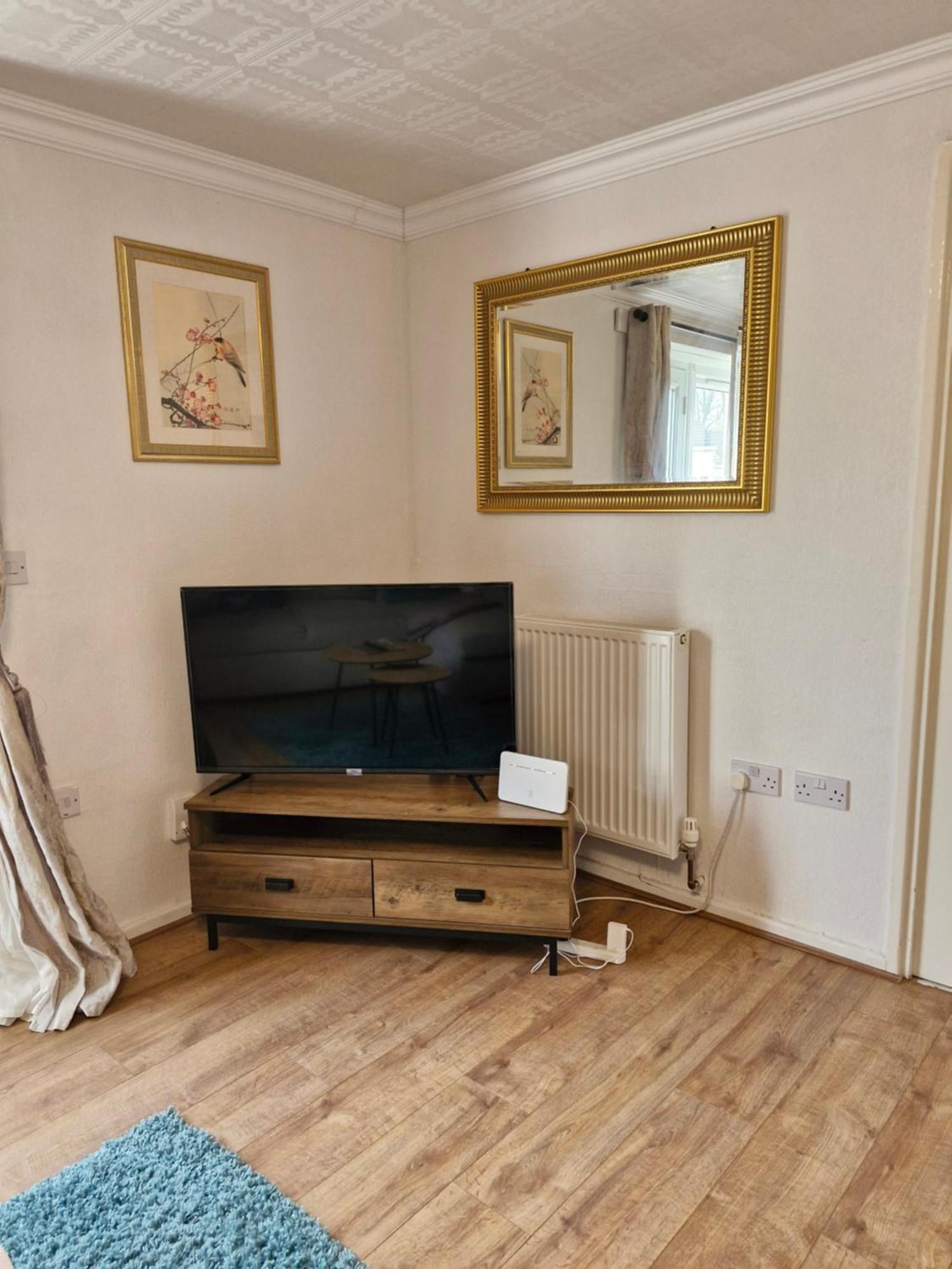 Lovely 2-Bed House In The Heart Of Woodhouse Leeds Leeds  Ngoại thất bức ảnh